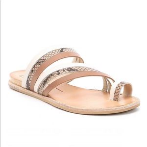 Dolce vita Nelly flat Sandal
